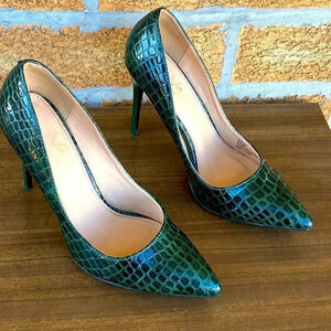 V 1969 green snake heels size 8.5